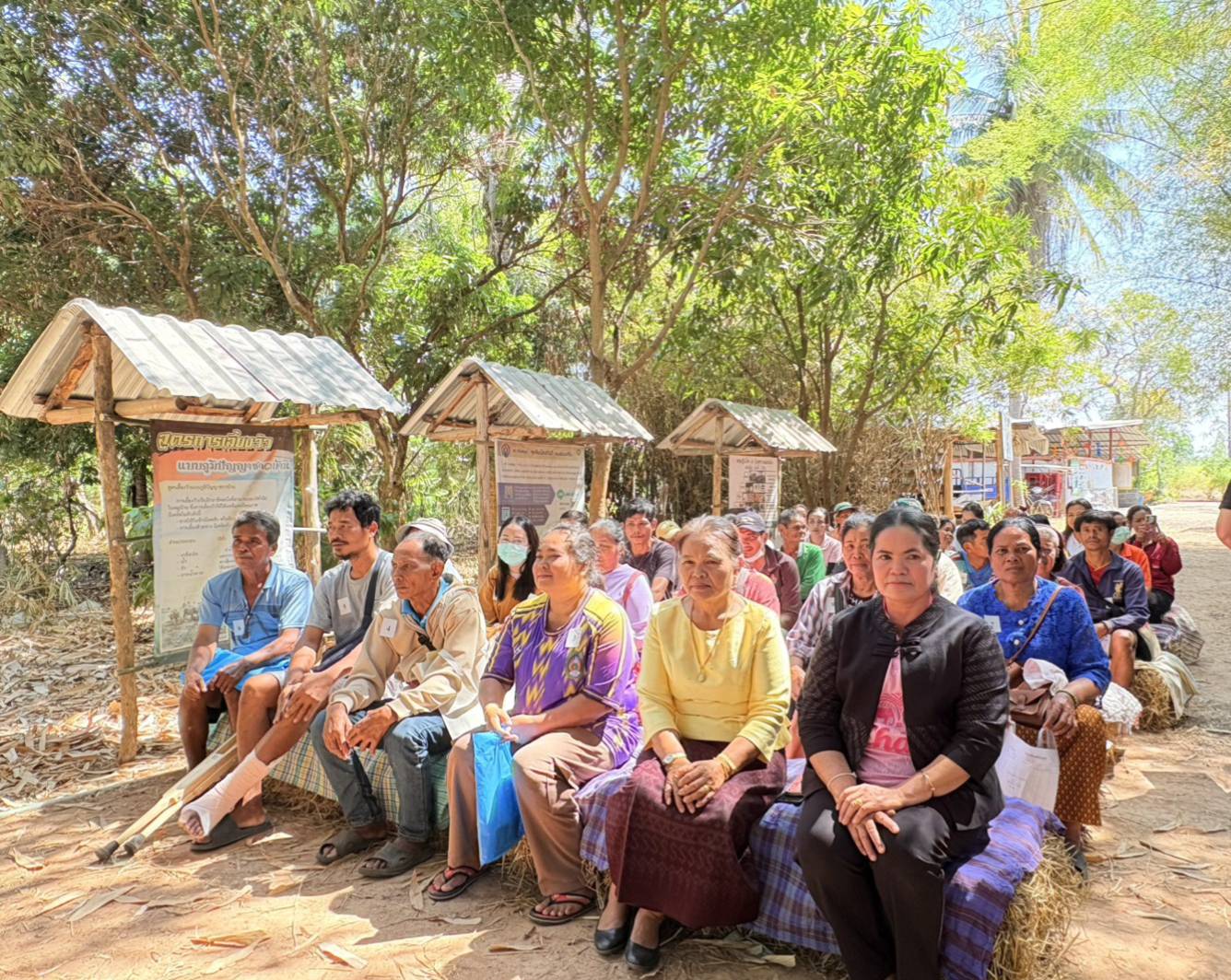 title - วันที่ 10 กุมภาพันธ์ 2569 นายประเสริฐ กาญจนเกียรติกุล ปฏิรูปที่ดินจังหวัดบุรีรัมย์ พร้อมด้วยเจ้าหน้าที่ ส.ป.ก.บุรีรัมย์ ให้การต้อนรับผู้ตรวจราชการ ส.ป.ก. นายวินัย เมฆดำ และรายงานผลการปฏิบัติงานพร้อมทั้งจัดกิจกรรมมอบโฉนดเพื่อการเกษตรในการลงพื้นที่ตรวจติดตามผลการปฏิบัติราชการตามแผนการตรวจราชการ รอบที่ 1 ณ แปลงต้นแบบเกษตรกรรมยั่งยืนในเขตปฏิรูปที่ดิน นางสามัญ โล่ห์ทอง ตำบลหนองโบสถ์ อำเภอนางรอง จังหวัดบุรีรัมย์